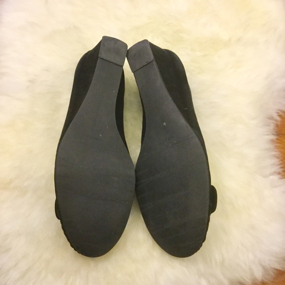 Stuart Weitzman 7M Black Suede Silver Buckle Wedge - Picture 6 of 8